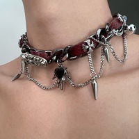 Collier ras du cou superposé tendance Y2K en cuir rouge avec breloques cœur noir et clous, bijou de mode gothique punk