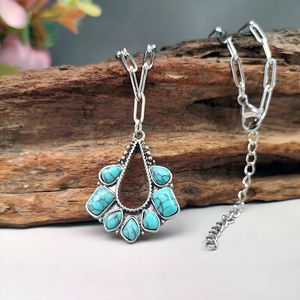 Collana con pendente a forma di goccia d'acqua blu-verde, gioielli retrò da donna per tutti i giorni, idee regalo. - Product Image 5