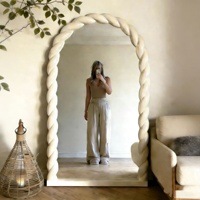 Miroir sur pied vintage pleine longueur avec cadre en acier torsadé et verre trempé pour chambre à coucher - Design arqué