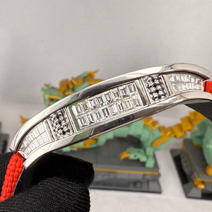 Reloj para hombre con forma de tonneau y diamantes incrustados, reloj con velcro de nailon y diamantes cultivados en laboratorio - Product Image 4