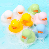 Jouet de bain en silicone sensoriel en forme de canard jaune avec logo personnalisé Tongtu pour enfants, garçons et filles, pour jouer dans la piscine, la salle de bain et la baignoire
