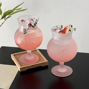Bicchieri da Birra Rosa Tulipano da 495ml, Bicchieri Grandi a Campana con Stelo Corto e Finitura Opaca, Design Estetico - Product Image 2