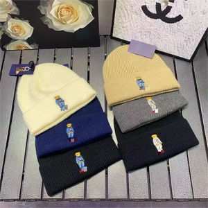 Pasamontañas Unisex de Punto, Estilo Casual Europeo Americano, Versátil, con Diseño de Oso, para Otoño e Invierno, Moderno, Popular en Internet, 100% Común para Uso Diario - Product Image 1