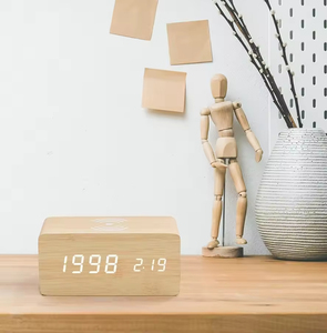 Reloj despertador digital LED de madera, dispositivo de mesa con carga inalámbrica para teléfono, regalo promocional, logo personalizado, nuevo diseño de escritorio - Product Image 2