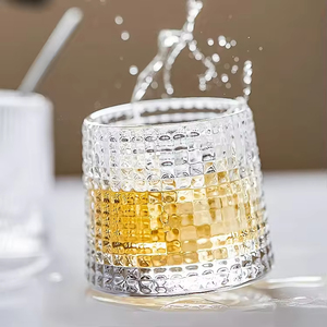 Vaso de Whisky Giratorio de Cristal Creativo al por Mayor, Diseño Giratorio de Fondo Redondo para Bar, Fiestas y Uso Doméstico - Product Image 5