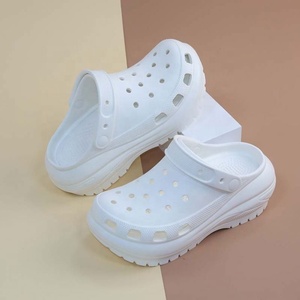 Sabots noirs à bout fermé pour femmes, semelle épaisse en EVA, soutien de la voûte plantaire, antidérapants, dessus en plastique, semelle extérieure en caoutchouc, pantoufles toutes saisons - Product Image 3
