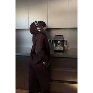 ชุดวอร์มมีฮู้ดสีน้ำตาลเข้มแบบซิป ดีไซน์สั่งทำได้ ระบายอากาศได้ดี สวมใส่สบายสำหรับฤดูใบไม้ผลิและฤดูหนาว เนื้อผ้าเบา โลโก้แบบเรียบง่าย - Product Image 1