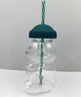 Gobelet en verre transparent motif ours de dessin animé avec paille rayée verte et chapeau – Design mignon, sans danger pour les aliments et réutilisable – Cadeau d'affaires unisexe