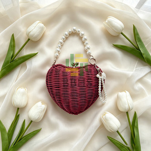 Nuevo Bolso de Mano Casual Moderno y Personalizado con Adornos de Perlas en Forma de Corazón, Tejido a Mano, para el Día de San Valentín - Product Image 5