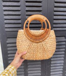 กระเป๋าหวายสีน้ำตาลอ่อนสำหรับชายหาดสไตล์ผักตบชวาทอลายคลาสสิกจากเวียดนามของขวัญจากผู้ผลิต - Product Image 2