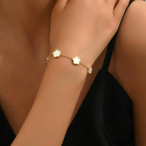 Bracelet classique plaqué or 18 carats, chaîne à maillons, trèfle à cinq feuilles, bracelet porte-bonheur pour cadeau d'anniversaire - Product Image 3