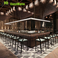 Ensemble de chaises de restaurant professionnelles en bois massif, mousse haute densité, design moderne, couleurs et tailles personnalisables pour hôtels et commerces