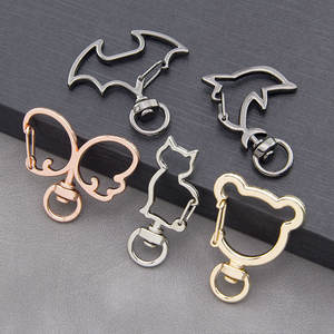 Porte-clés en métal en forme <span class=keywords><strong>d</strong></span>'animal irrégulier créatif, accessoires spéciaux pour sac, avec <span class=keywords><strong>boucle</strong></span> à ressort en forme de chauve-souris pour bijoux - Product Image 1