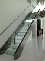 Escalier droit moderne Tanlong en verre avec marches en bois et structure en acier