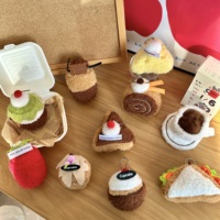 Porte-clés en peluche mignon et amusant sur le thème alimentaire, pendentif en forme de dessert, cœur, gâteau, sandwich, fromage, pain, jouet rembourré en coton PP, unisexe pour enfants