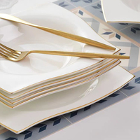 Assiettes carrées en porcelaine fine écologiques pour la vente directe, couleur personnalisée, assiettes de restaurant en porcelaine blanche avec bord doré, vente en gros