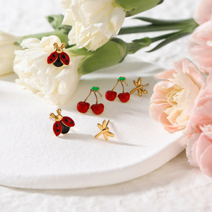 Pendientes de Insectos: Mariquita, Cereza, Libélula, Aleación de Zinc, Chapado en Oro de 18K, Acero Inoxidable, Set de Joyería de Moda - Product Image 3