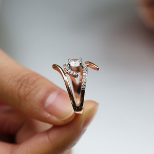 Anello dal Design Bicolore Color Rosa, Anello Classico da Dito per Donne - Product Image 3