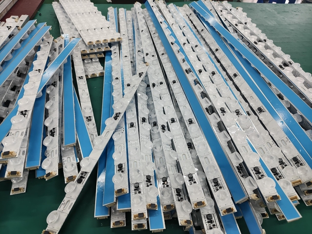 High Brightness SMD 5050 2835 LED Light Strip Dimmable LED Strip for Indoor Outdoor Use