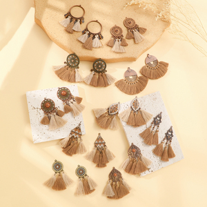 Vente en gros DIY Bohème Rétro Pendentif <span class=keywords><strong>attrape</strong></span>-rêves Accessoires de bijoux faits à la main Gland pour les fêtes Cadeaux en alliage - Product Image 1