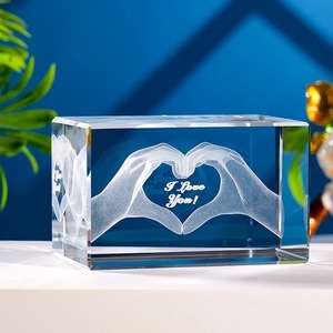 Cadeaux en cristal Offre Spéciale cube gravé en 3D avec geste du doigt vous <span class=keywords><strong>aime</strong></span> cadeaux pour elle lui mariage saint valentin cadeaux pour amoureux - Product Image 1