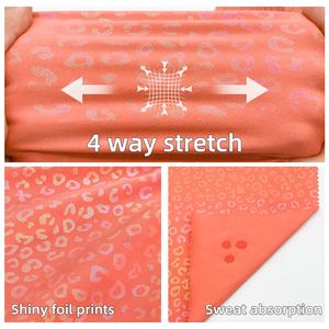 Бесплатный образец радужной блестящей леопардовой расцветки металлическая фольга 4 способа стрейч нейлоновая ткань спандекс спортивная одежда леггинсы ткани - Product Image 2