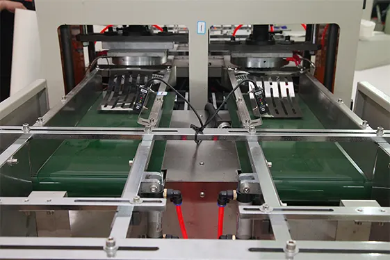 कम लागत हाइड्रोलिक पेपर प्लेट बनाने की मशीन पूरी तरह से स्वचालित डिस्पोजेबल पेपर प्लेट मशीन