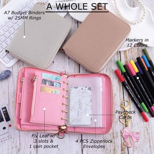Boîte cadeau Yihe pour papeterie/bureau/école avec un portefeuille à fermeture éclair en cuir souple A7 à 7 couleurs, des enveloppes pour argent liquide, des marqueurs - Product Image 1