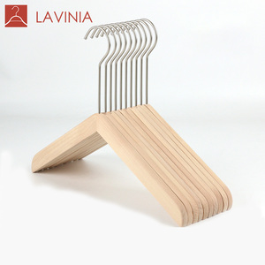 Logo karşıladı çocuk ahşap askı çocuklar giysi askısı özel logo ahşap askılar - Product Image 4