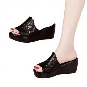 Sandalias de cuña de moda para mujer, de verano y primavera, para exteriores, con punta abierta, cómodas, de piel sintética, con suela blanda, huecas, que aumentan la altura - Product Image 2