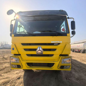 Camion benne d'occasion Howo Sinotruk Sitrak 8x4 à vendre, camion-benne diesel avec conduite à droite - Product Image 1
