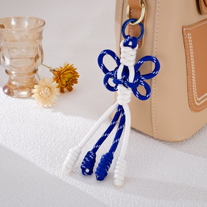 Llaveros de nudo de mariposa chino de la suerte, coloridos, de paracord trenzado a mano, colgantes para bolso, llaveros tejidos estilo macaron pastel para niñas - Product Image 6