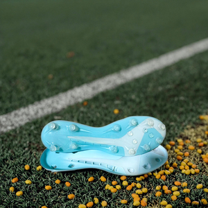 Semelles de chaussures de football pour hommes en TPU personnalisées en provenance de Chine, antidérapantes, imperméables, douces et durables, adaptées aux chaussures de football - Product Image 5