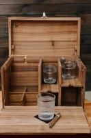 Mini-bar mural carré en métal rustique personnalisé pour whisky, avec seau à glace et boîte-cadeau pour vin et boissons