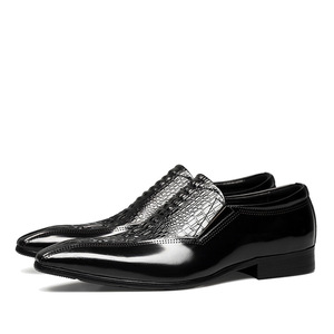 Chaussures habillées en cuir pour hommes, style décontracté, à bout pointu, avec finition brillante - Design tendance de style coréen - Product Image 1
