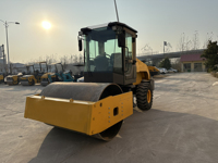 Rouleau compresseur routier 4 tonnes 5 tonnes, puissance diesel 35KW 37KW, conduite stable et faible consommation de carburant pour la construction de parkings et de routes rurales