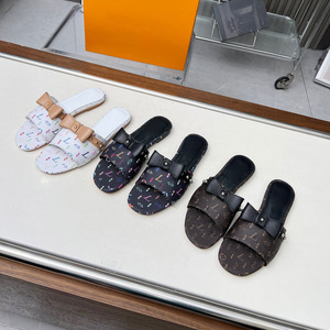 Sandales à nœud monogramme de luxe, chaussures de créateur pour les vacances d'été pour femmes - Product Image 4