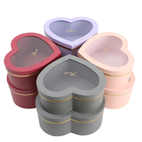 Boîte cadeau pour fleurs de luxe en matériaux recyclés, design personnalisé en forme de cœur, couvercle et base transparents, avec ruban