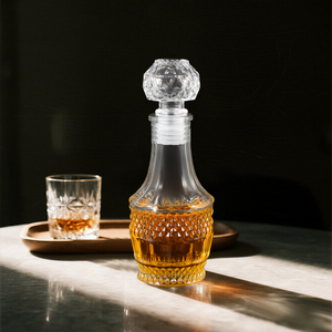 Mini Decanter in Vetro da 100ml, Contenitore con Rilievo, Tappo in Sughero, Bottiglia Vuota Ricaricabile per Vino, Liquori, Conservazione Alcolici, Bomboniera - Product Image 1