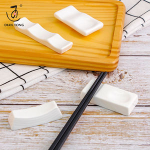 DianTong Meilleure vente Support de repose-baguettes et cuillères en porcelaine blanche unie avec logo personnalisé, Repose-baguettes en céramique - Product Image 5