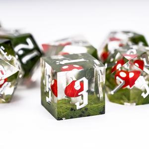 Pour Udixi Donjons et Dragons personnalisables Ensemble <span class=keywords><strong>de</strong></span> dés polyédriques à tranchants 7 pièces en résine <span class=keywords><strong>de</strong></span> champignon rouge pour jeux RPG - Product Image 1