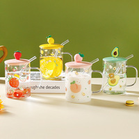 2024 Nieuwe Ontwerp Korea Schattige Sticker Glaswerk 400Ml Glazen Koffiekopje Met Handvat En Fruitvorm Keramisch Deksel Voor Water