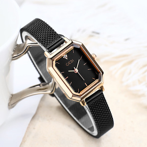 Reloj casual simple y versátil para mujer, cuadrado, retro, con correa de malla, resistente al agua, de cuarzo, venta al por mayor. - Product Image 5