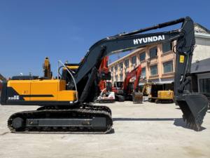 Excavadora Hyundai HX220 de segunda mano Premium, excavadora hidráulica sobre orugas de 22 toneladas para proyectos de infraestructura y trabajos básicos - Product Image 3