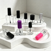Bouteilles de vernis à ongles en verre transparentes, forme irrégulière, mignonnes et uniques, en forme de cœur pour flacons de fleurs, avec applicateur pinceau, en gros, marque privée