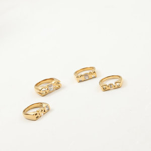 Bague personnalisée AOFEI en acier inoxydable plaqué or 18 carats avec inscription Famille (MAMAN, PAPA, FRATEL, <span class=keywords><strong>SOEUR</strong></span>) et zircones cubiques – <span class=keywords><strong>Cadeau</strong></span> pour Mère et Père - Product Image 1