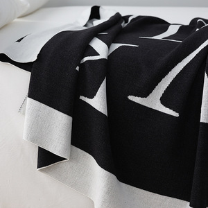Lettres noires et blanches Jacquard 100% acrylique épais tricoté couverture Super doux et chaud luxe jeter pour lit canapé - Product Image 4