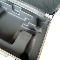 Étui d'équipement en PC texturé carbone personnalisé de luxe avec cadre en aluminium, doublure en velours doux, antichoc pour instrument de précision