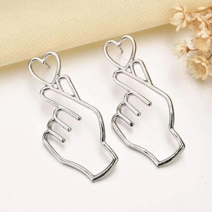 Boucles d'oreilles pendantes fantaisie en forme de cœur creux, design moderne, vente en gros - Product Image 5