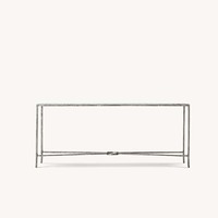 Table console élégante et moderne en or martelé, avec cadre métallique fin, barre transversale Wishbone et plateau en verre, durable, pour salon et maison